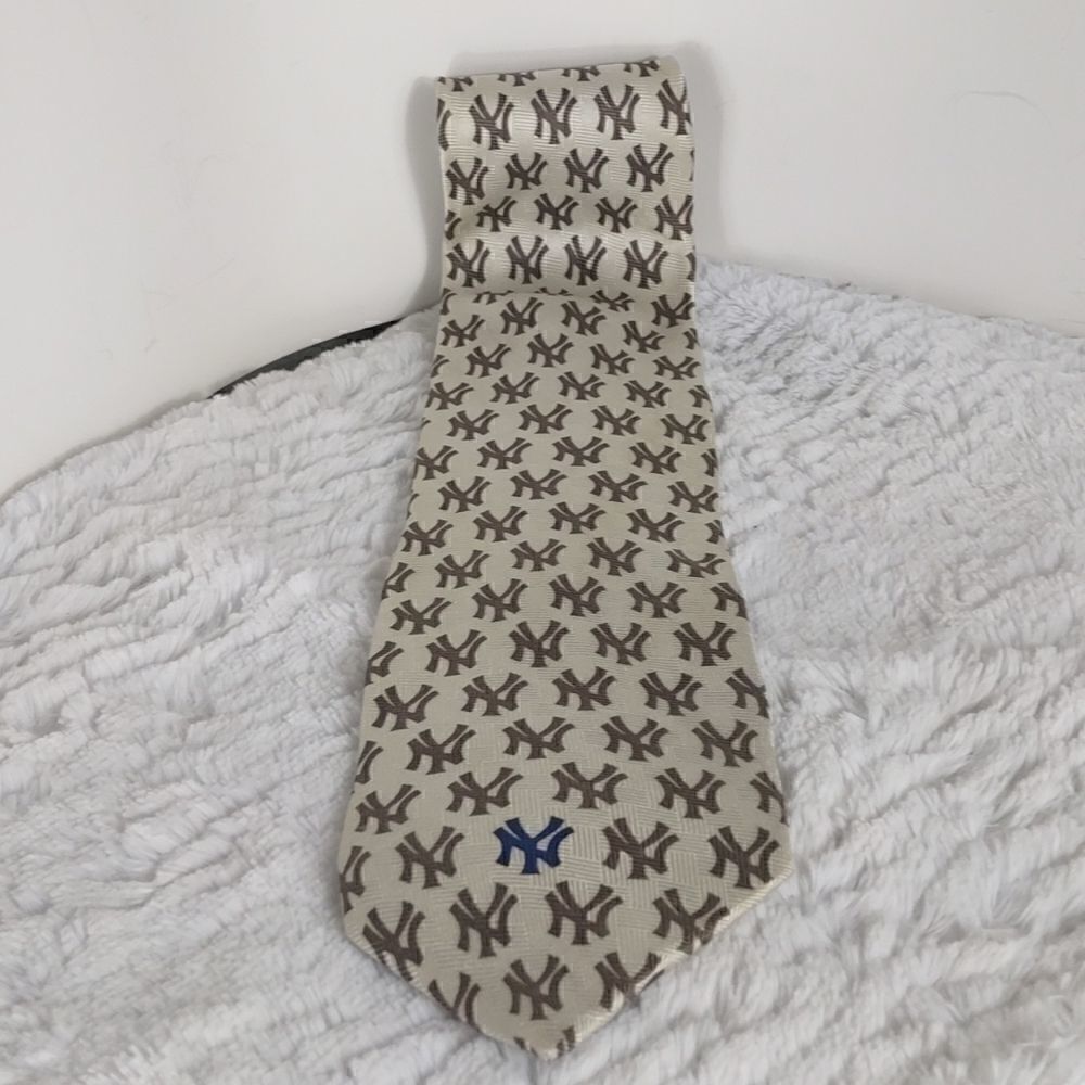 MLB New York Yankees Men's Silk Necktie